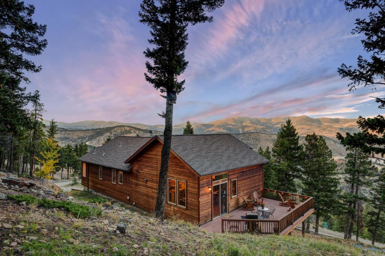 BEST VIEWS! Luxury Mountain Home - Saltwater HotTub, Firepit, BBQ- Close to Trails, Red Rocks - B&B Evergreen