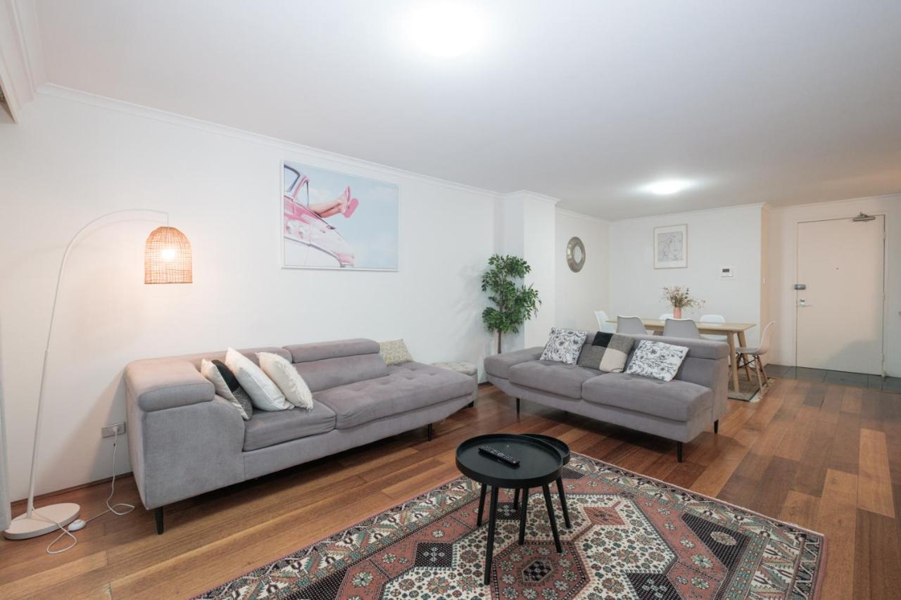 Fantastic 3BR Apt with Parking & Darling Harbour - 10 mins walk - B&B Sydney