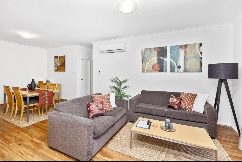 Executive Apt - 2BR 1BA w Parking - B&B