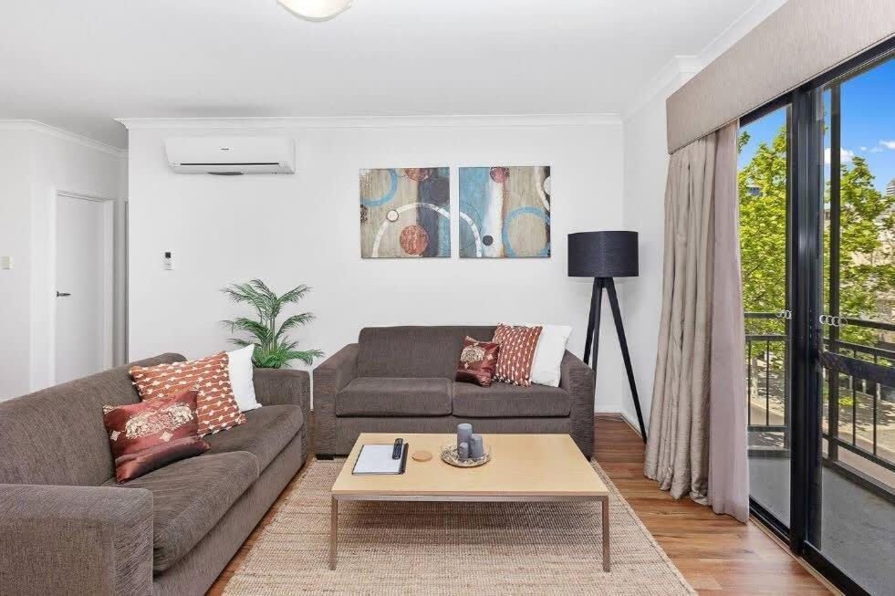 Executive Apt - 2BR 1BA w Parking - B&B