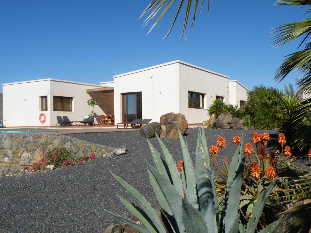 VILLA FUERTEVENTURA Fantástica Villa vistas al mar piscina climatizada - Chambres d'hôtes Tarajalejo