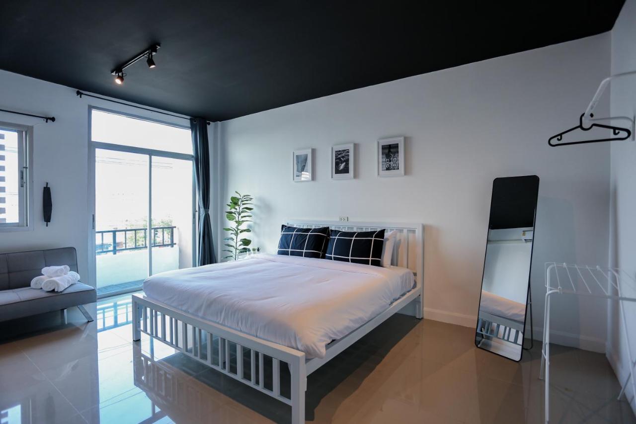 Standard Double Room with Shared Bathroom