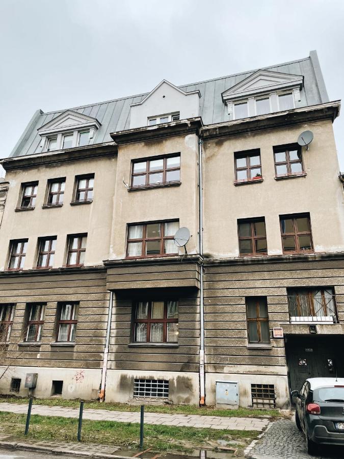 W zgiełku miasta, u nas zaznasz 90 m2 komfortowej przestrzeni mieszkania fabrykanta - Bed and Breakfast