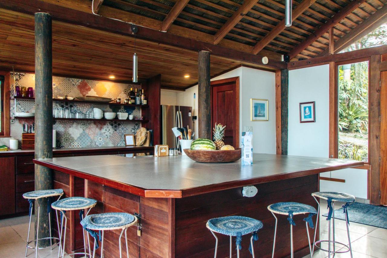 Casa Botanica Breakfast, Pool & Ocean Views - B&B Bocas del Toro