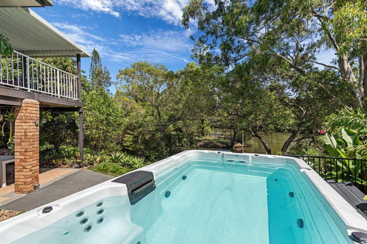 Riverfront Oasis in Elanora - B&B