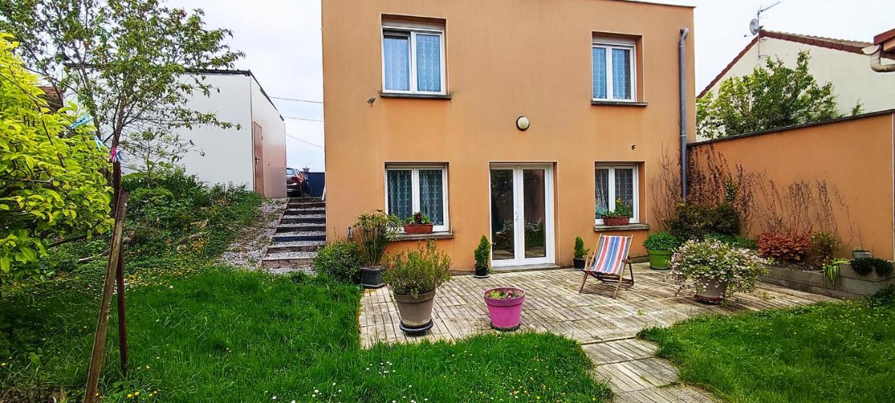 B&B Reims - LE NID chez Agnès et Théo, au calme avec jardin, à 10mn de la cathédrale - Bed and Breakfast Reims