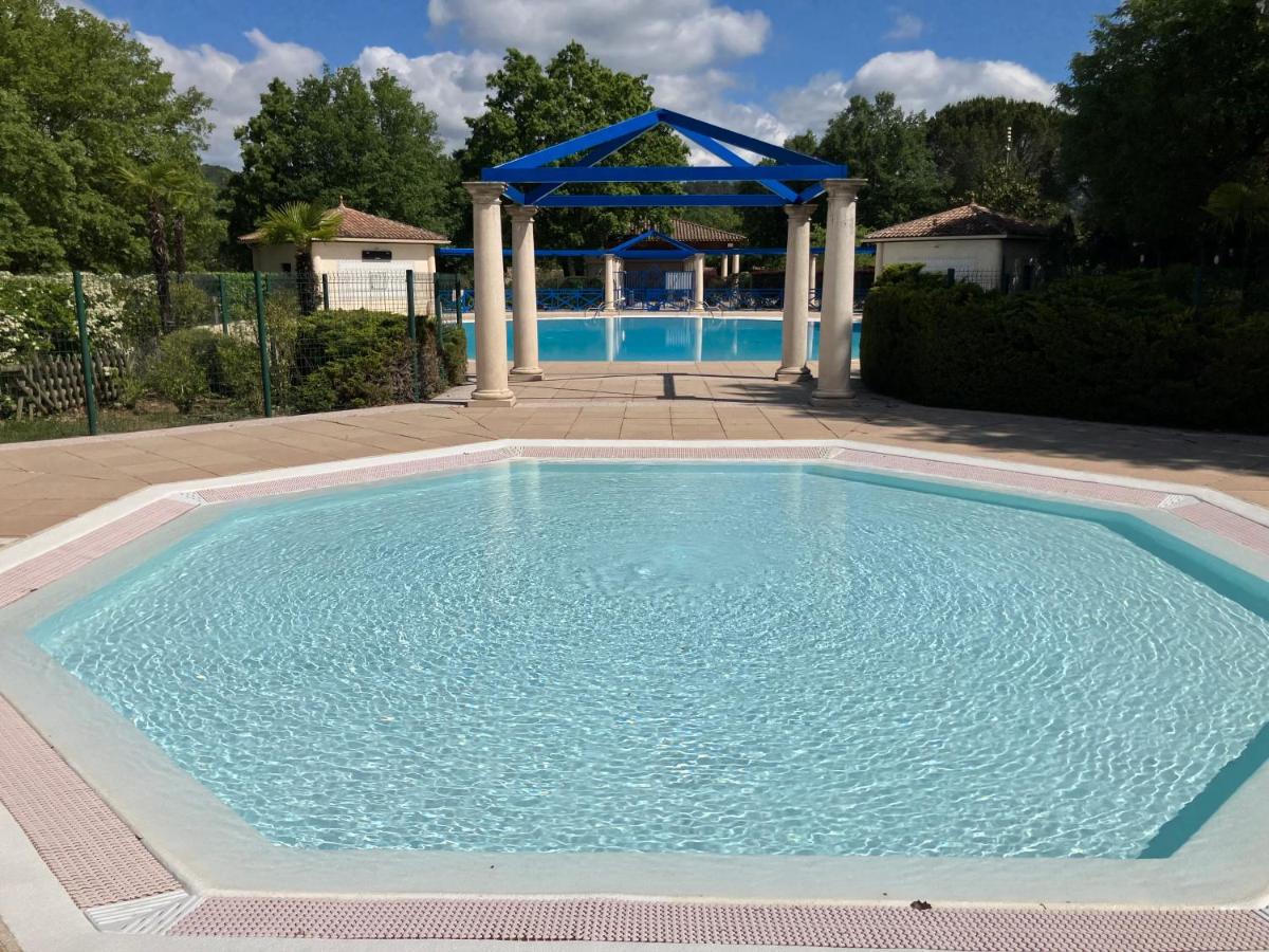 Petite maison avec piscine entre mer et montagne - B&B