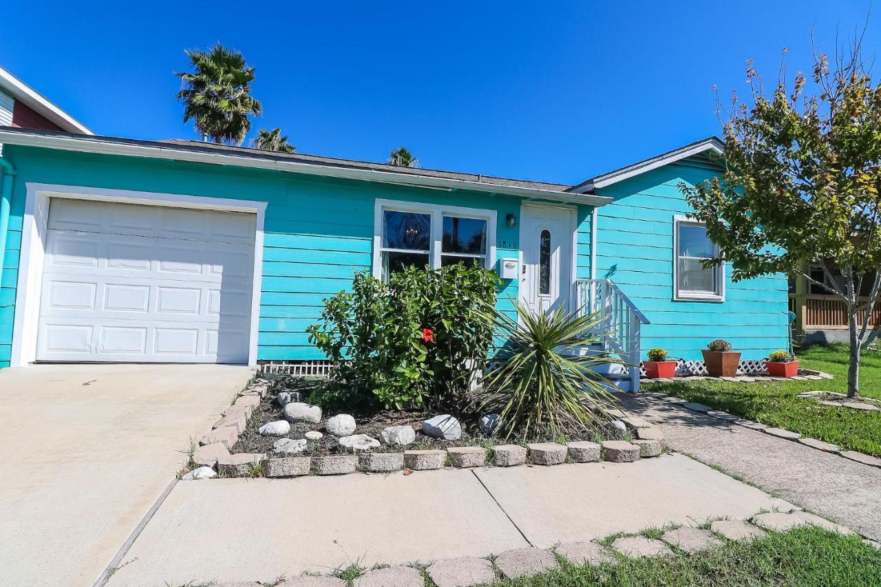 One-of-a-kind home near Moody Gardens and Bayou - Cute & cozy as can be - B&B