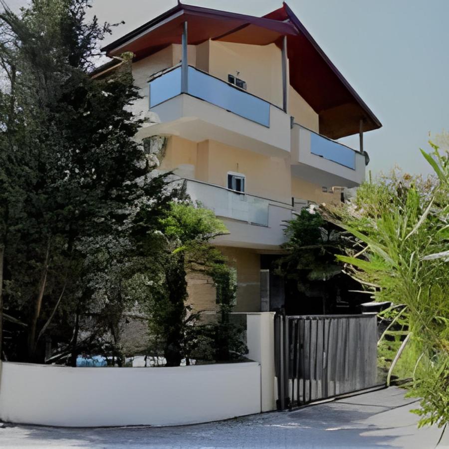 All Seasons Villa 2, Kompleksi Dielli - B&B