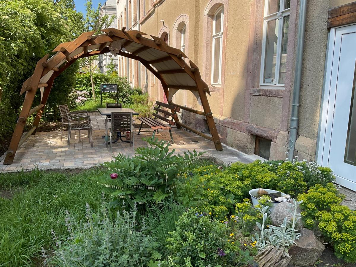 Ferienwohnung von der Herzogshöhe ,WIFI, Netflix, Parkplatz, Kamin, Fussbodenheizung, Thermomix, Babybett, E-Autoladestation - Chambres d'hôtes Chemnitz