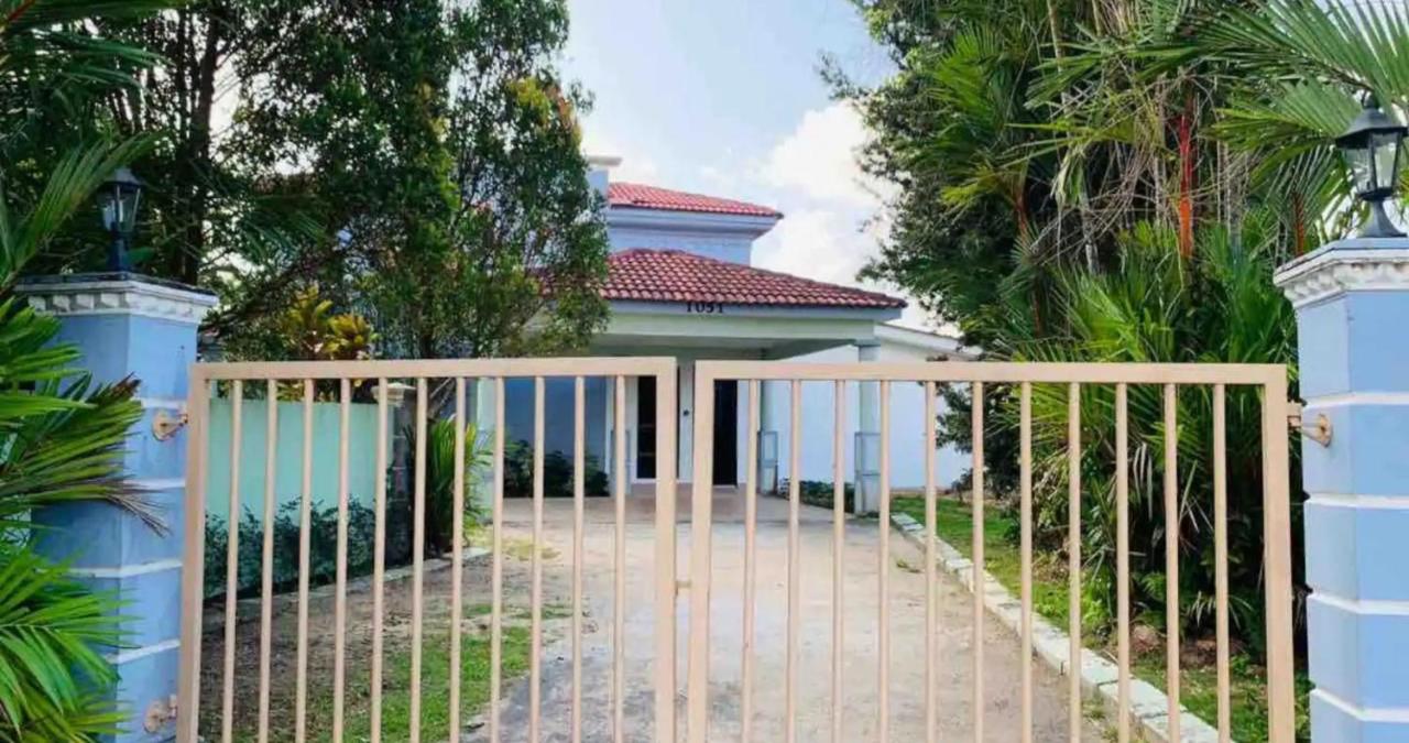 A'Famosa Bungalow*Private Garden Stage*22Pax*NEW - B&B Kampung Ulu Pegoh
