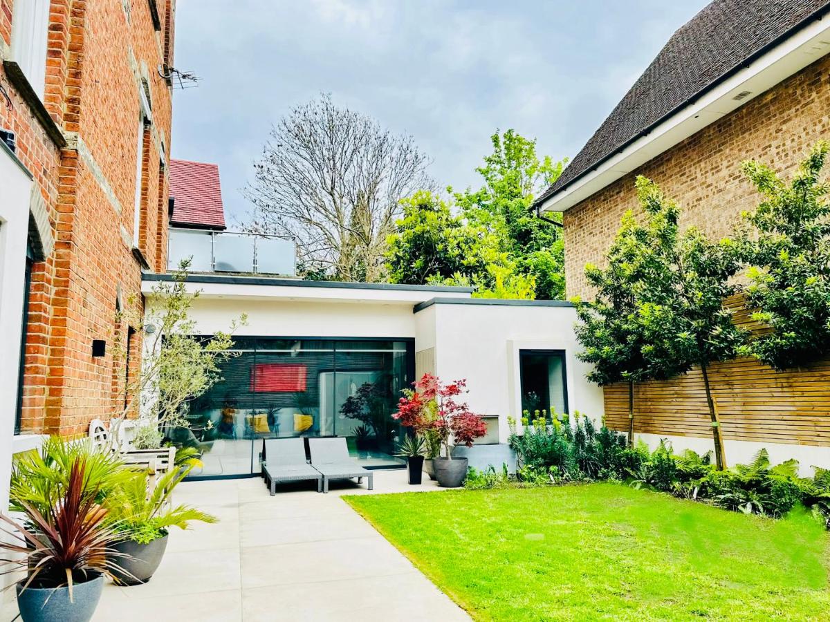 Stunning, architecturally designed Garden Studio with Parking - B&B
