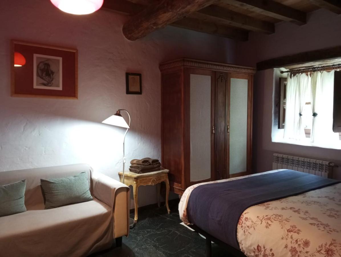 Zimmer mit Queensize-Bett und Gartenblick
