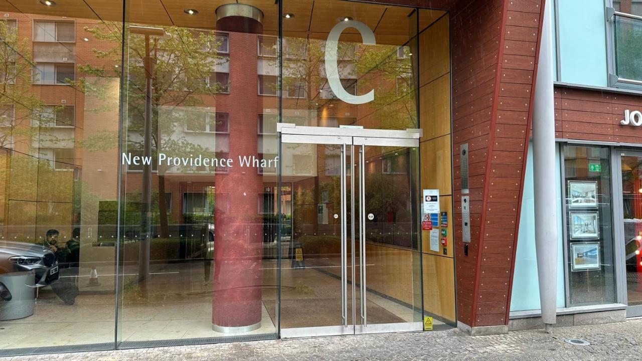 Luxurious 2 bedroom apartment in Canary Wharf - Bed and Breakfast Londen