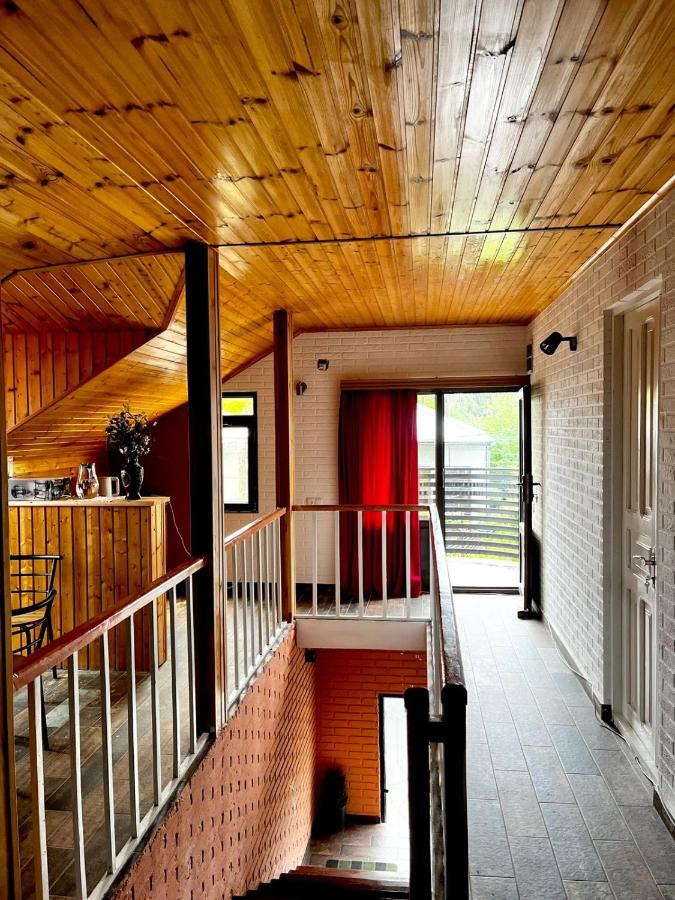 Nino & Irodi's Guest House - Bed and Breakfast