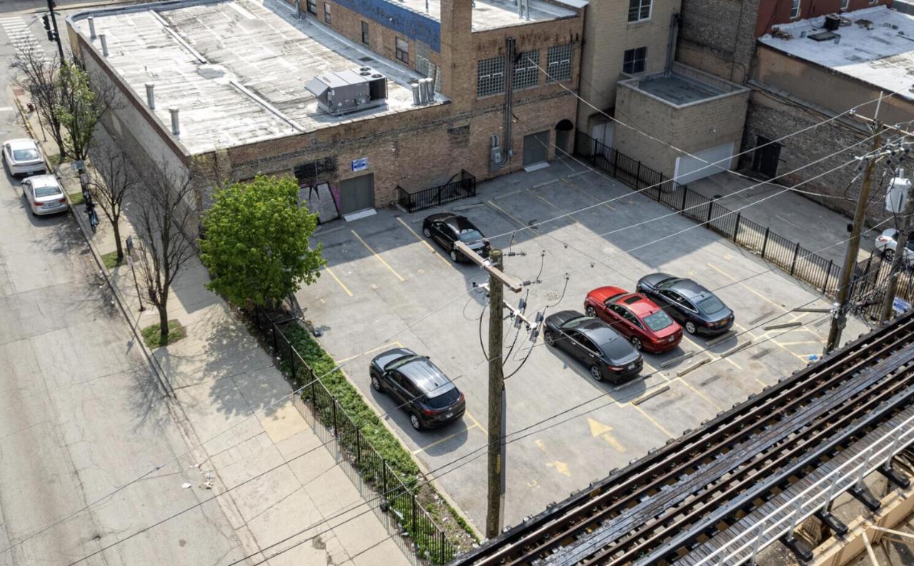 Spacious 420-Friendly 2BR Retreat Near McCormick Place, Grant Park and Soldier Field - Ferienwohnung