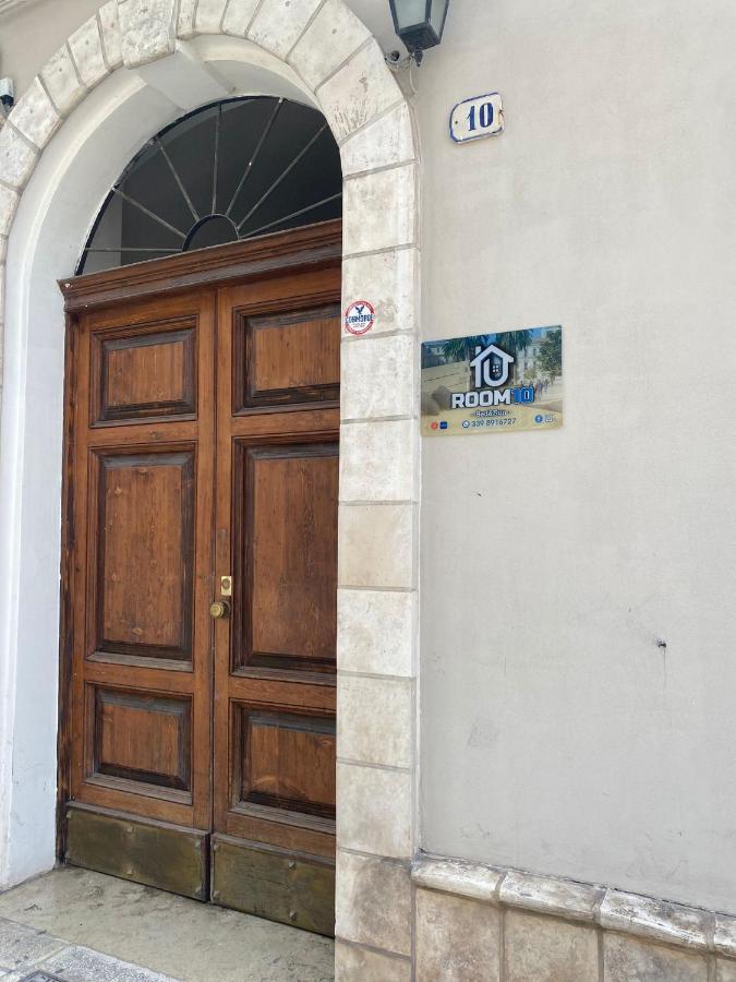 Room 10 - B&B