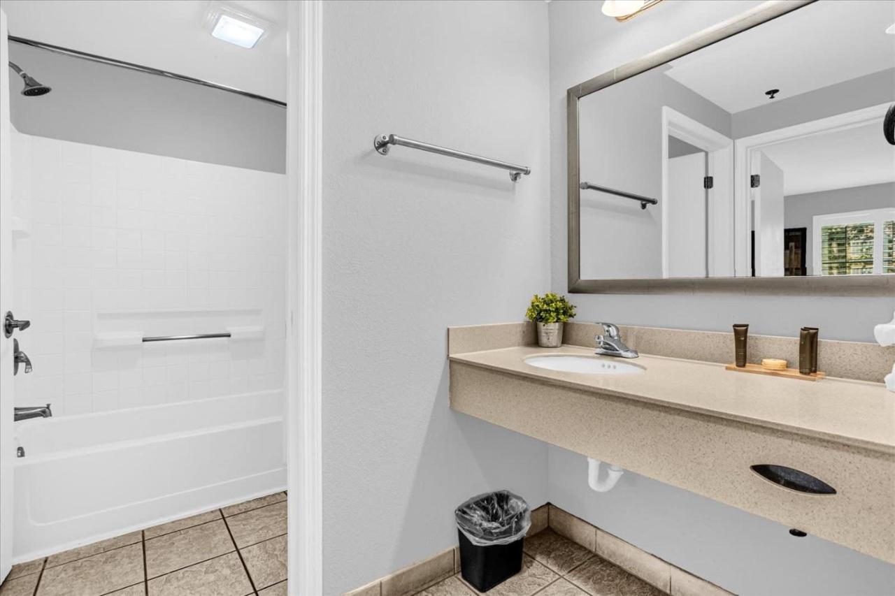 Apartment w Pool Hot Tub -Near Universal Studios - Chambres d’hôtes