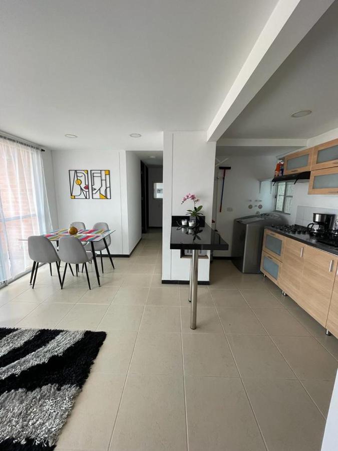 604-4 Apto sur cali ascensor y piscina a 5 calles del mall jardín plaza - Ferienwohnung