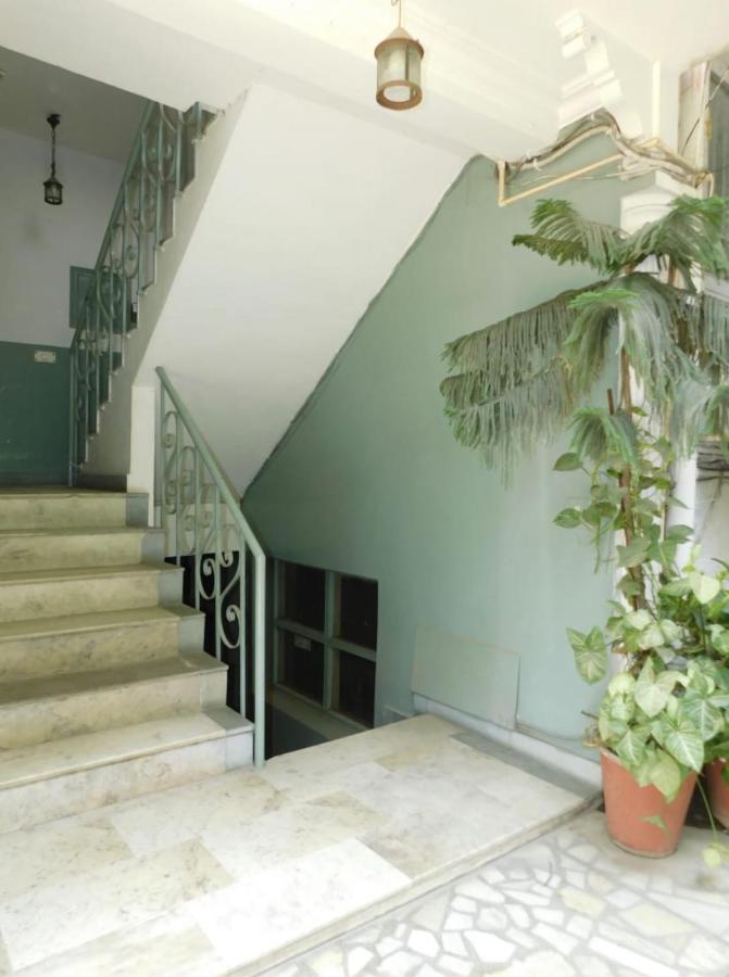 Cozy Bohemian Studio Apartment - GK2 South Delhi, near M Block Market - B&B