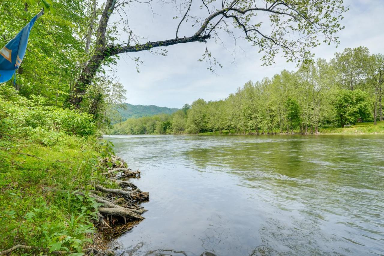 Riverfront Shenandoah Getaway with Kayaks and Tubes! - B&B