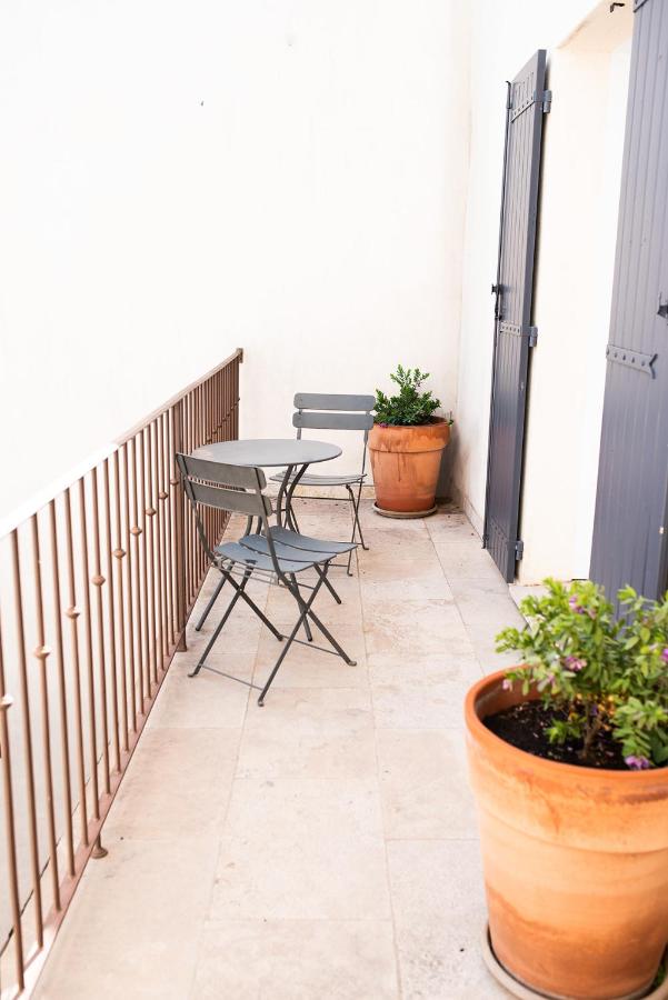 Les Bosquet Charmante Maison 2 Chambres ,parking gratuit au Centre de Châteauneuf-du-Pape - B&B