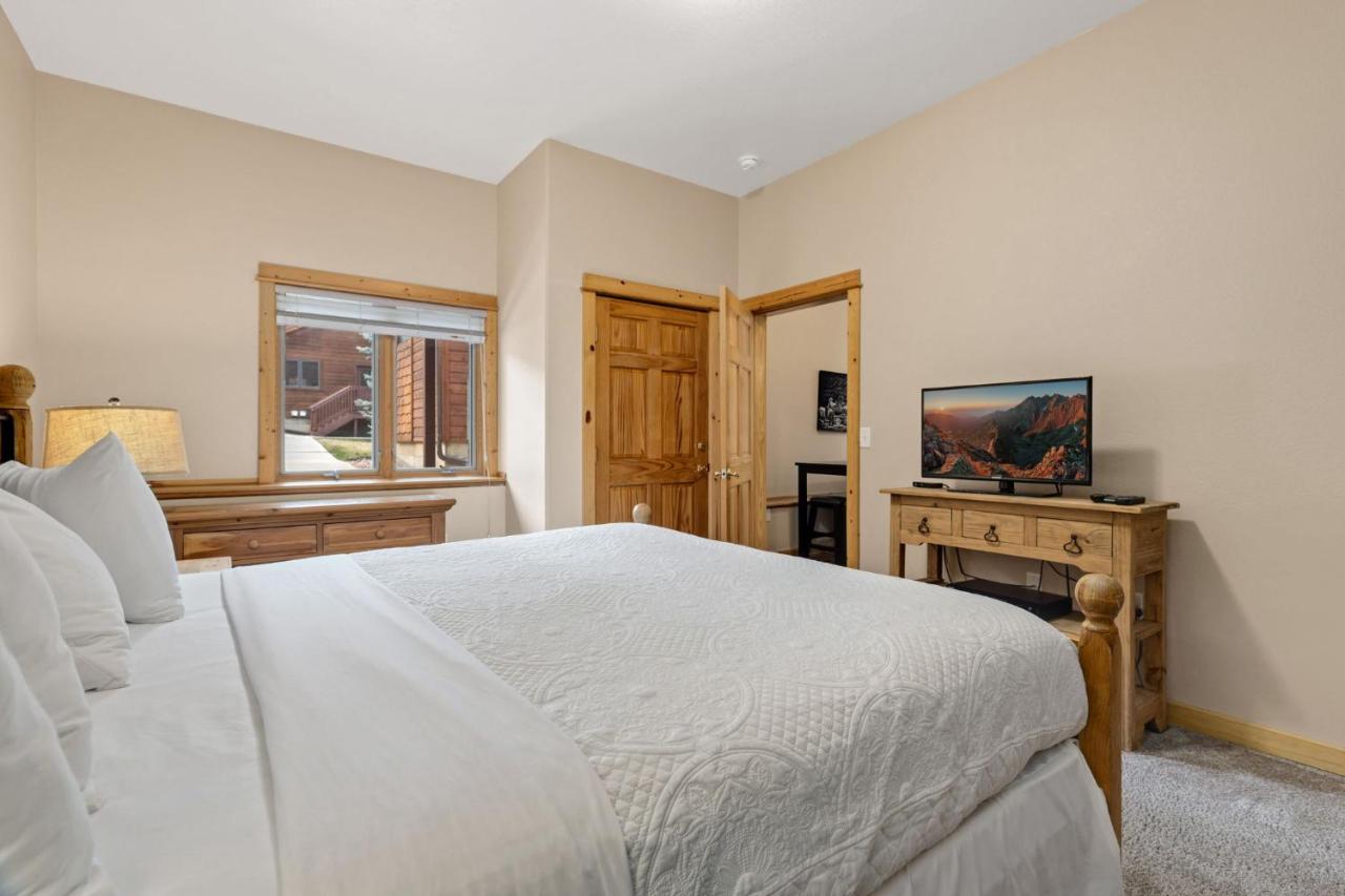 Bugle Pointe A13 by Estes Park Condos - B&B