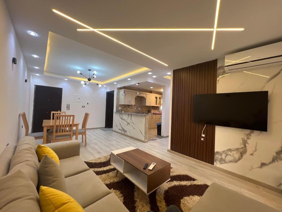 Exclusive 2BR apartment Madinaty - Bed and Breakfast