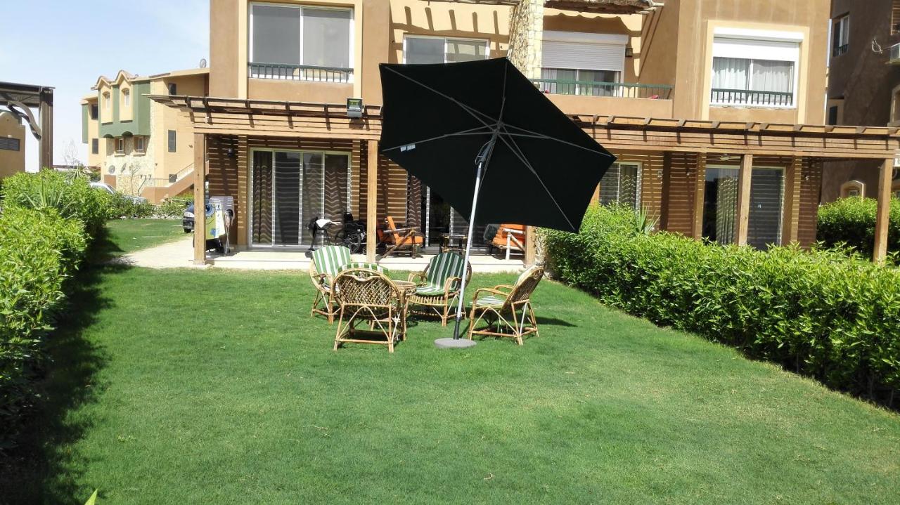 B&B Al ‘Ayn as Sukhnah - Three-Bedroom Garden Chalet at Marina Wadi Degla For Families - Bed and Breakfast Al ‘Ayn as Sukhnah