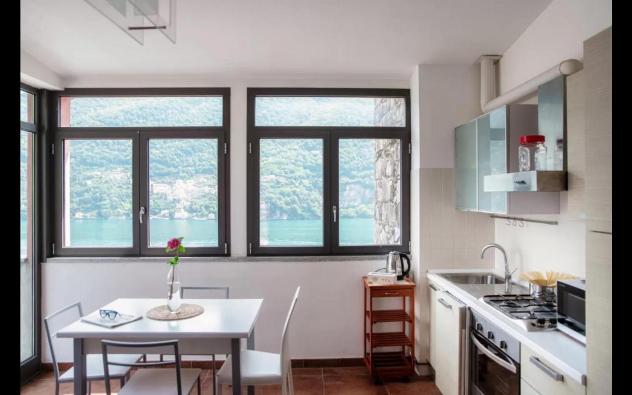 Riflessi sul Lago Apt Laglio - Alba - B&B Laglio