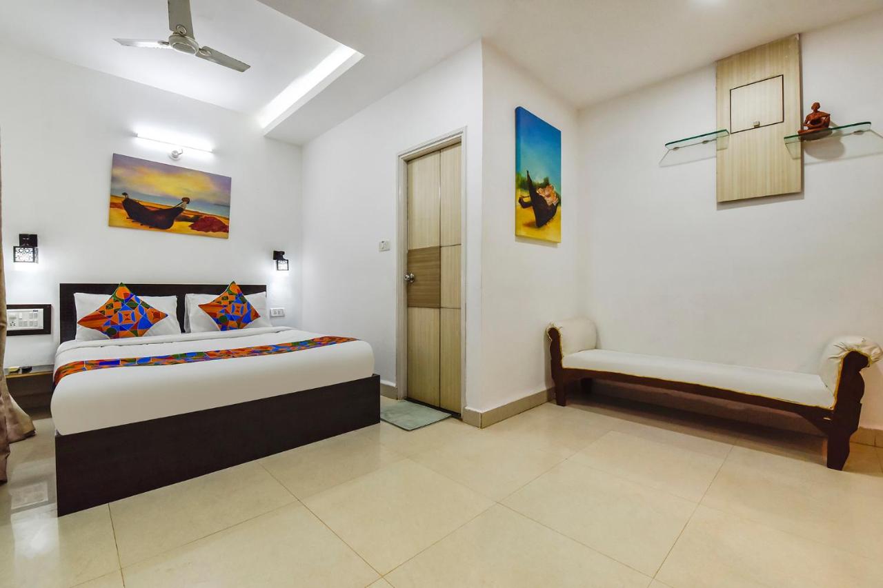 B&B Old Goa - FabExpress Epic Townlet with Pool, Near Calangute Beach - Bed and Breakfast Old Goa