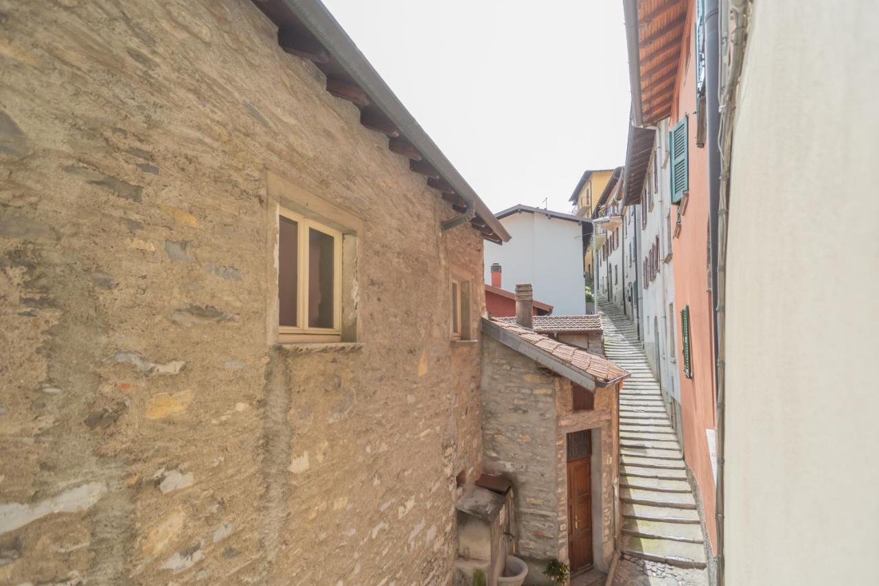 Urio's Castle Suites by Rent All Como - B&B