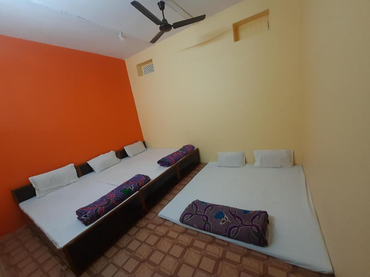 AGRAWAL Guest House, MAHISMATI MARG,SAKHIPURA, UJJAIN - B&B