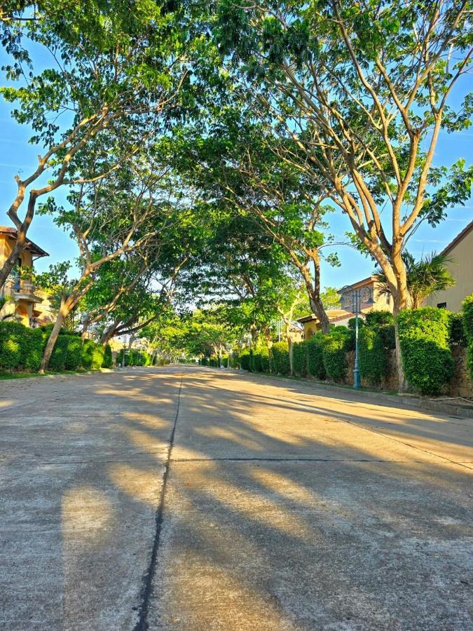 Nusa chivani pool villa najomtien with 4 bedrooms ณุศา ชิวานี พลูวิลล่า 4 ห้องนอน นาจอมเทียน - Bed and Breakfast