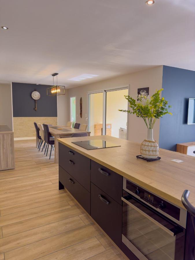 Maison Familiale Moderne avec Grand Jardin à Bommes - Un Havre de Paix pour vos Vacances - B&B