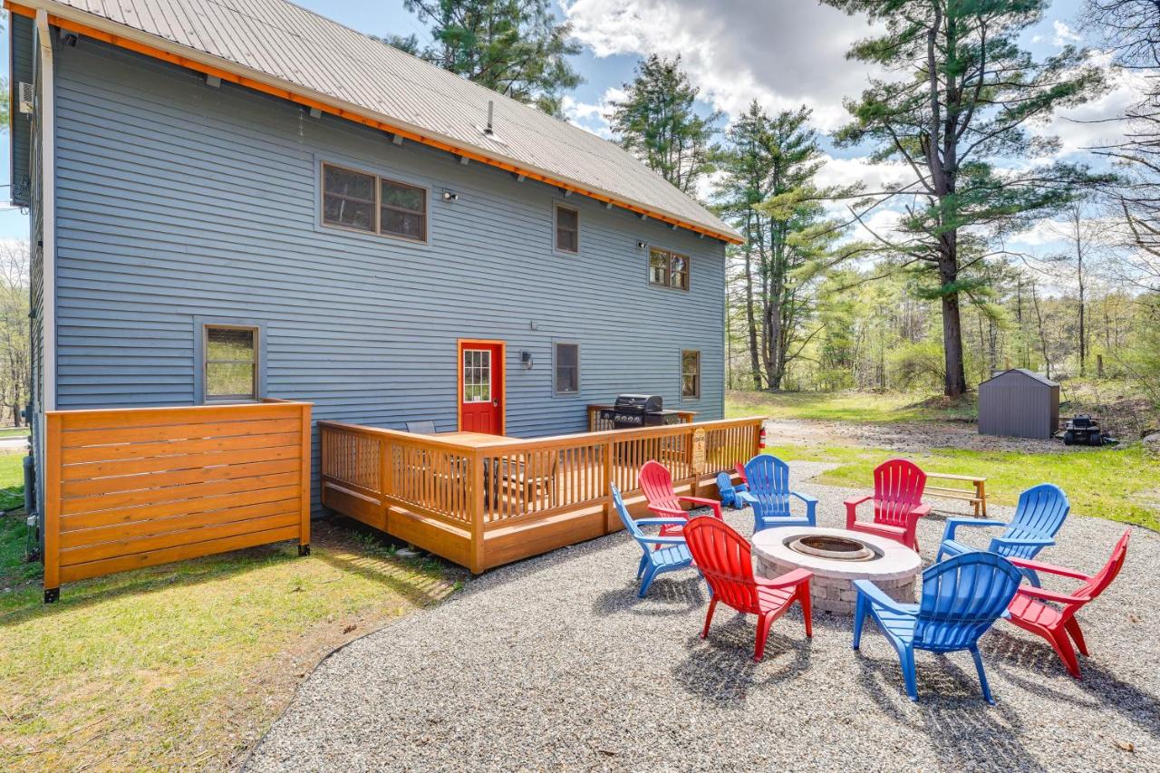 Athol Cabin with Deck and Fire Pit, 10 Mi to Lake - B&B Athol