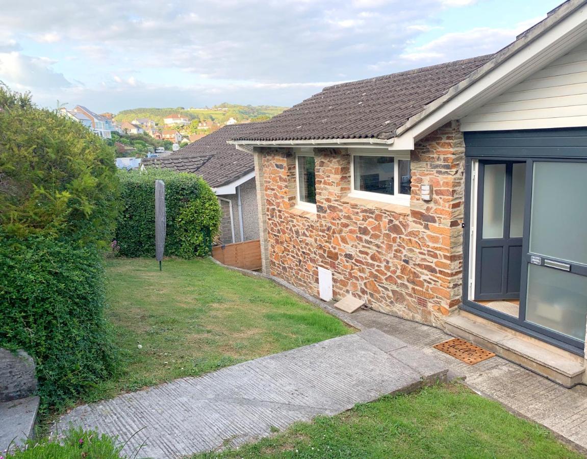 Dog Friendly Beachside Cottage with Panoramic Sea Views near Looe - B&B