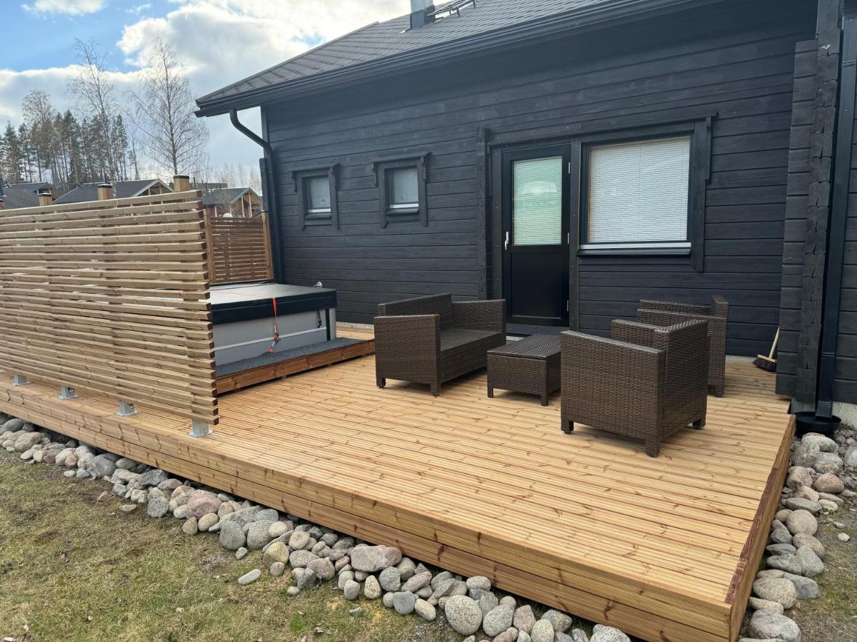 Himos Tomba, Areenan alue - B&B