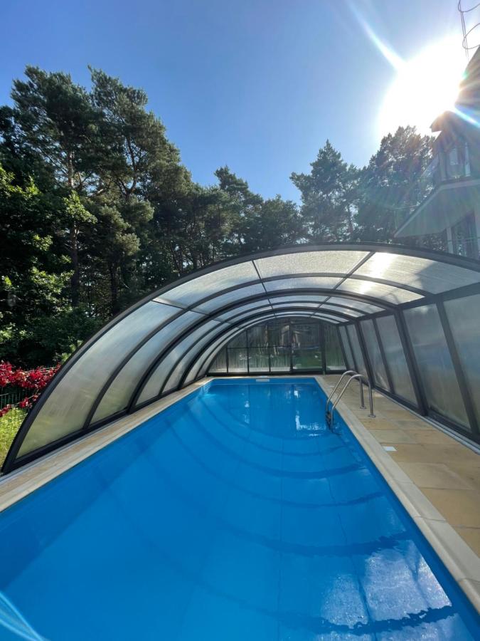 Pod Sosnami - basen, sauna, garaż, obok nadmorskiego lasu - Villa 4 Pory Roku - Chambres d'hôtes Jastrzębia Góra