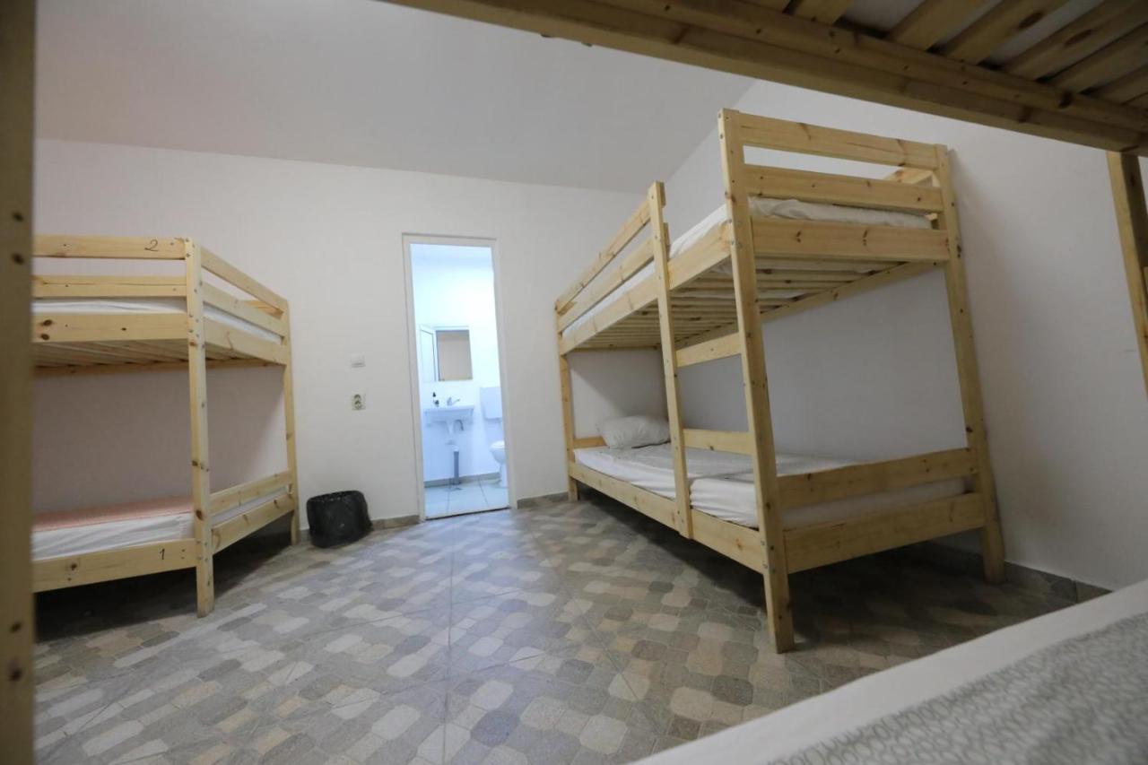 Chambre Quadruple avec Salle de Bains Privative