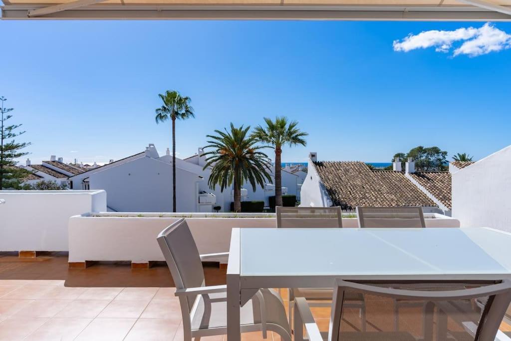 Central apartment in Nueva Andalucia with an amazing view - B&B