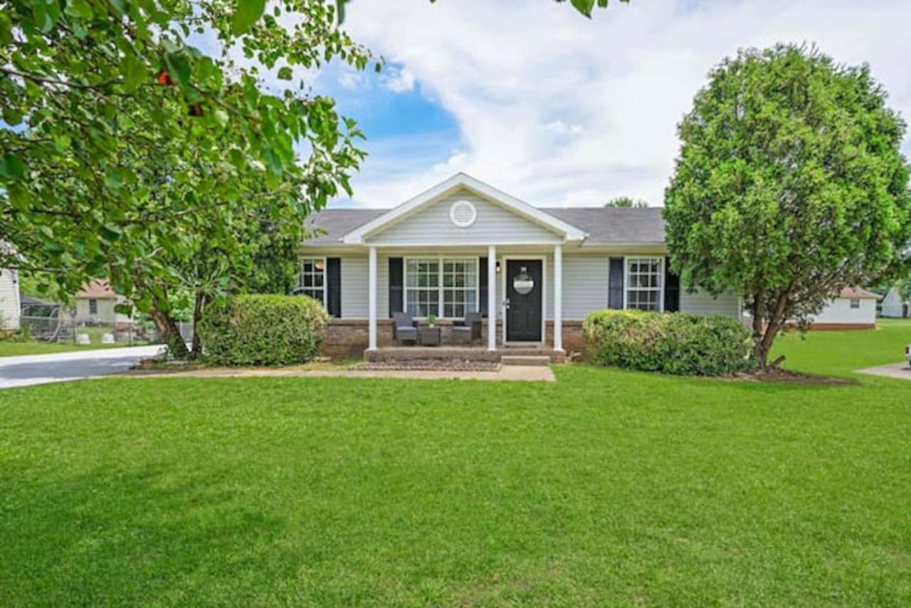 Charming House Close to Fort Campbell and Casino - Bed and Breakfast Oak Grove