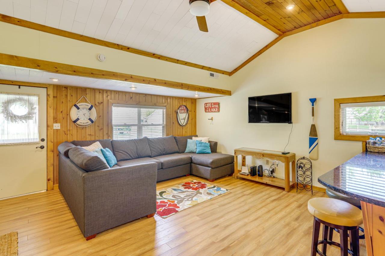 Waterfront Port Clinton Cottage with Fire Pit! - Bed and Breakfast