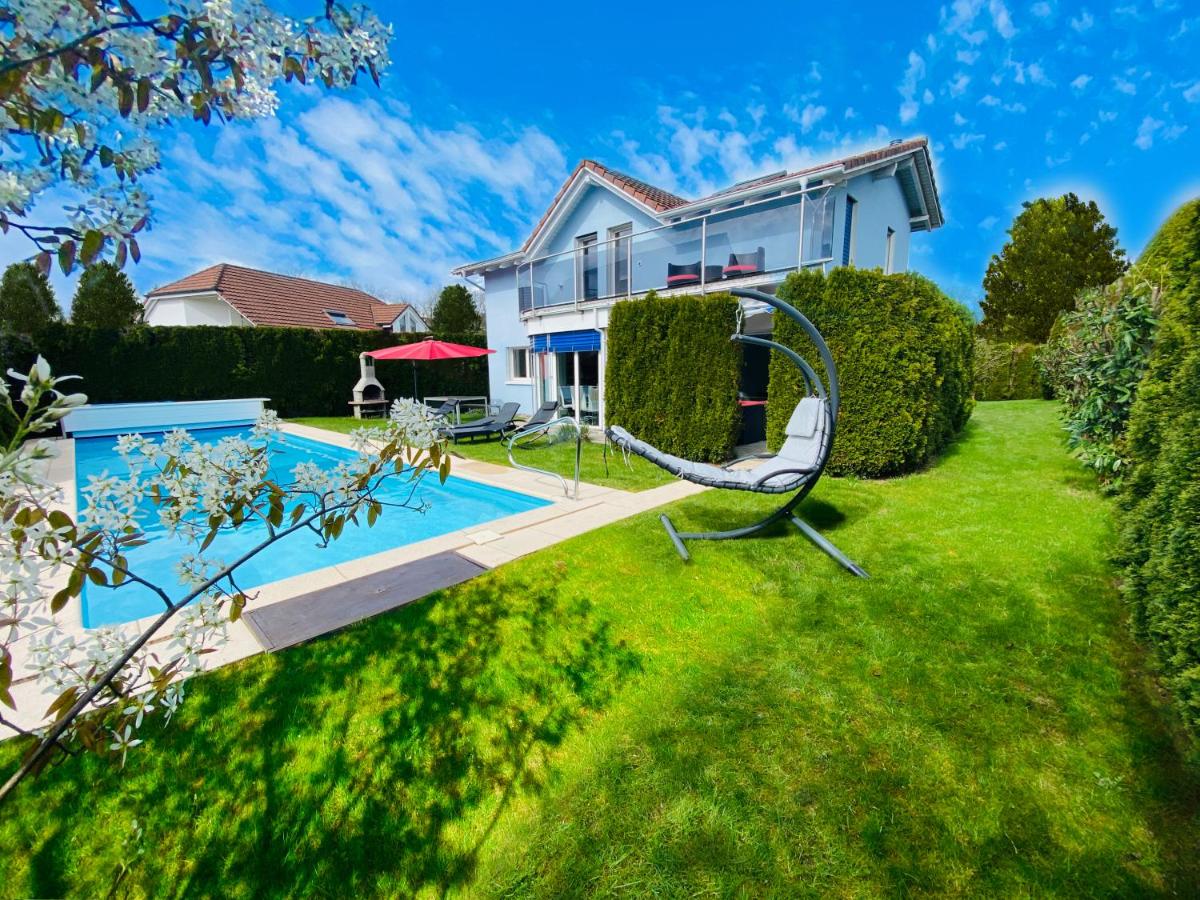 B&B Dottikon - Villa with Pool - Leon's Holiday Homes - Bed and Breakfast Dottikon