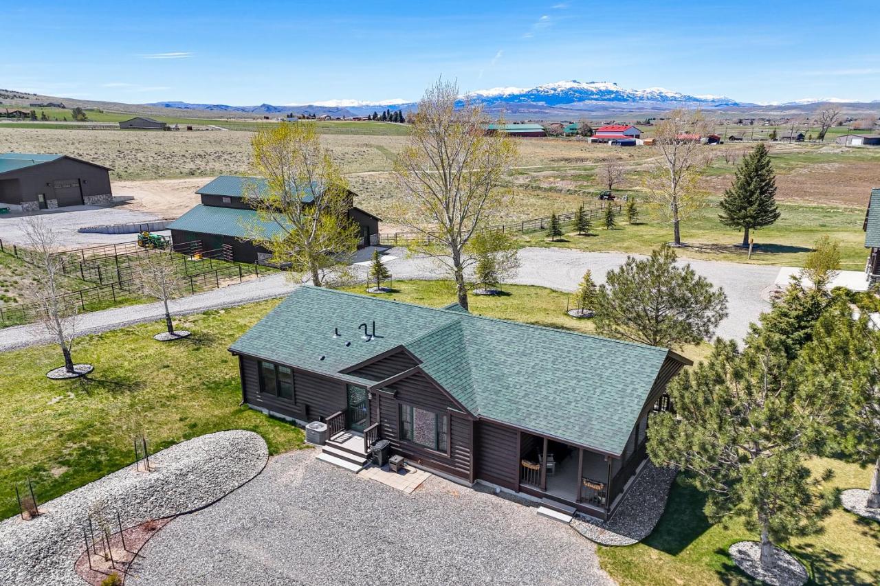 Serene Yellowstone Country Retreat with Deck and Views - Ferienwohnung