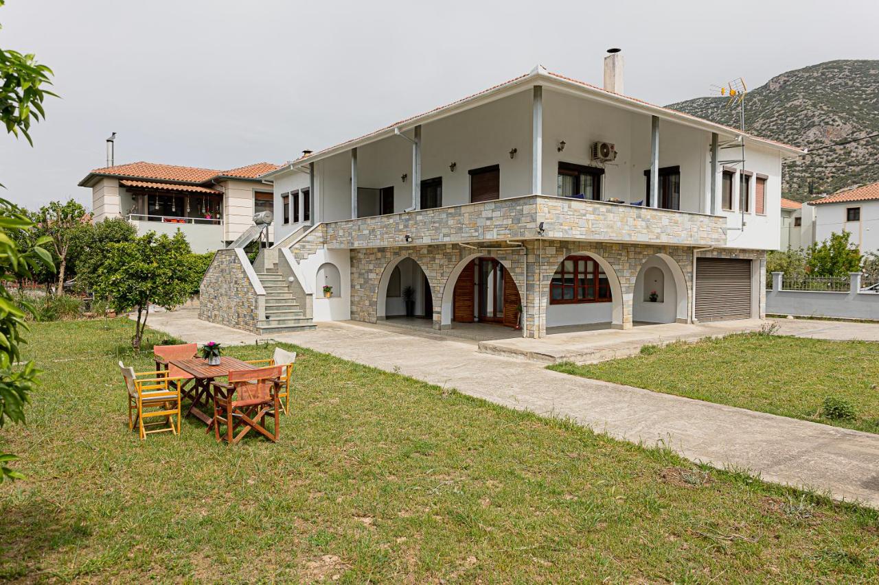 Deluxe Two-Bedroom Apartment with Garden View