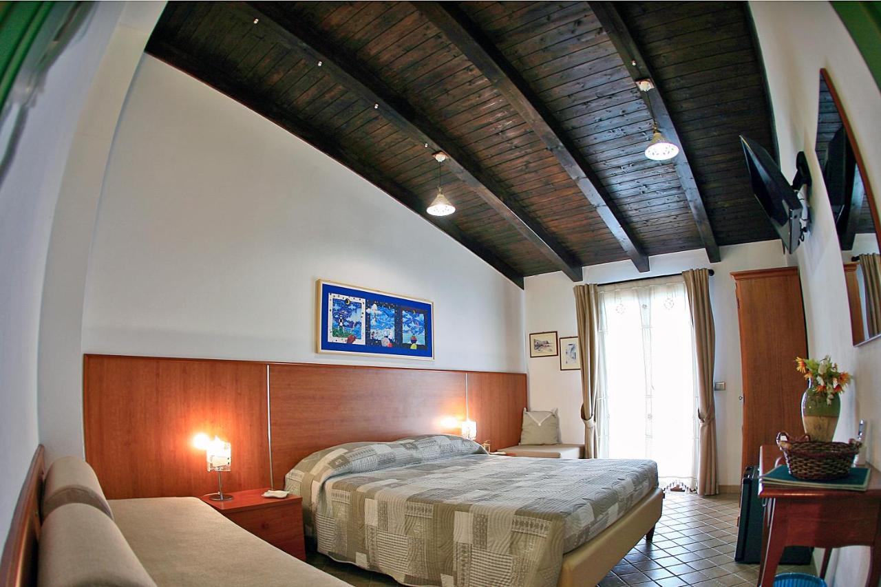 Deluxe Triple Room with Balcony and Sea View