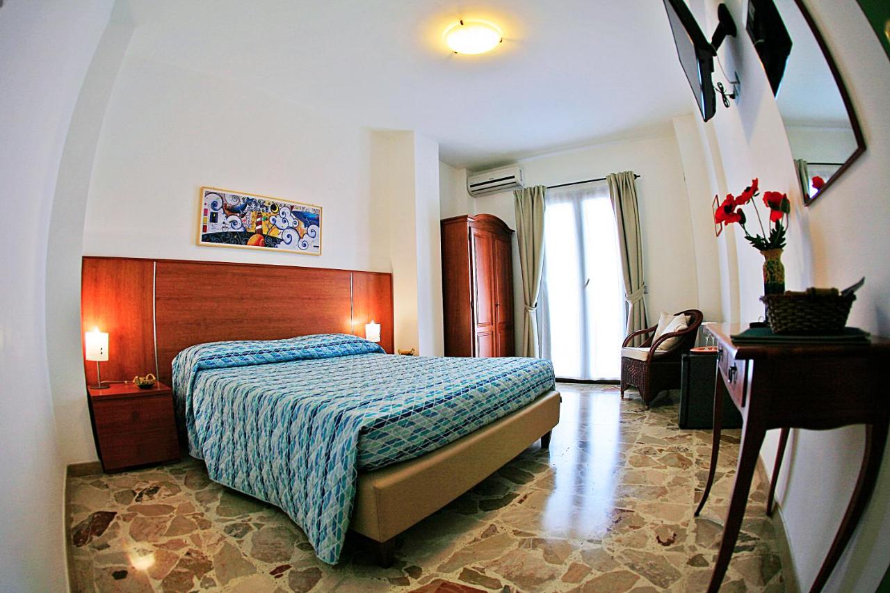 Superior Double Room with Balcony and Sea View