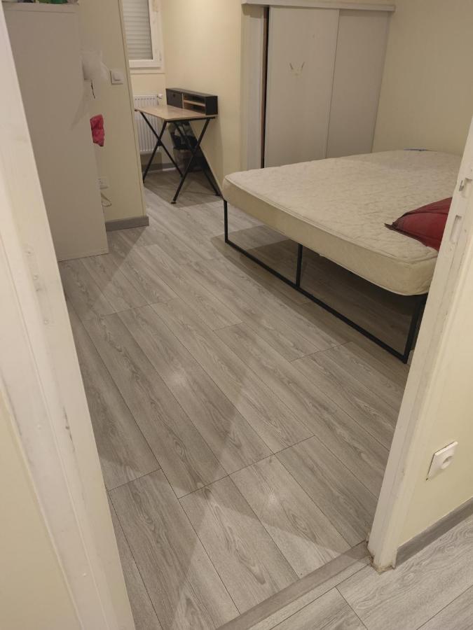 Room to share in a house close to the Olympic Games (Possibility for you to rent the whole house if you prefer) - B&B
