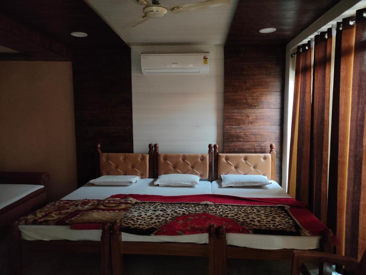 B&B Mathura - SGH Guest House - Bed and Breakfast Mathura